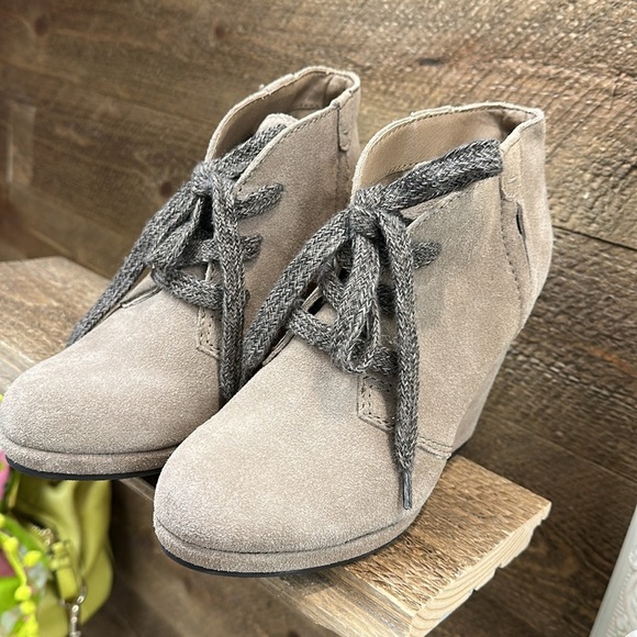 Dolce Vita Gael Lace Up Suede Wedge Booties Size 6 - Picture 5 of 7